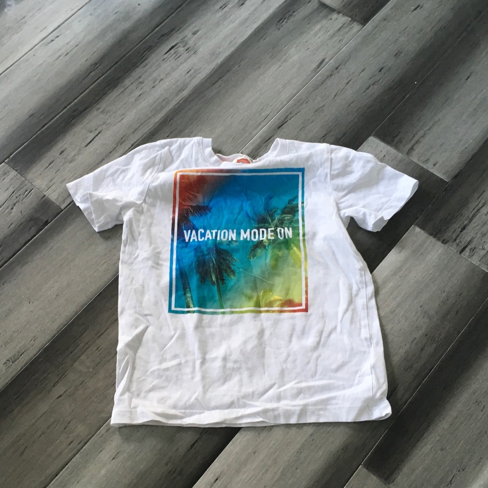 H&M VACATION MODE TSHIRT SIZE 6-8 YEARS 💙